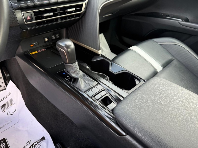 Toyota Camry Vehicle Image 18