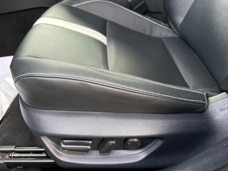 Toyota Camry Vehicle Image 23