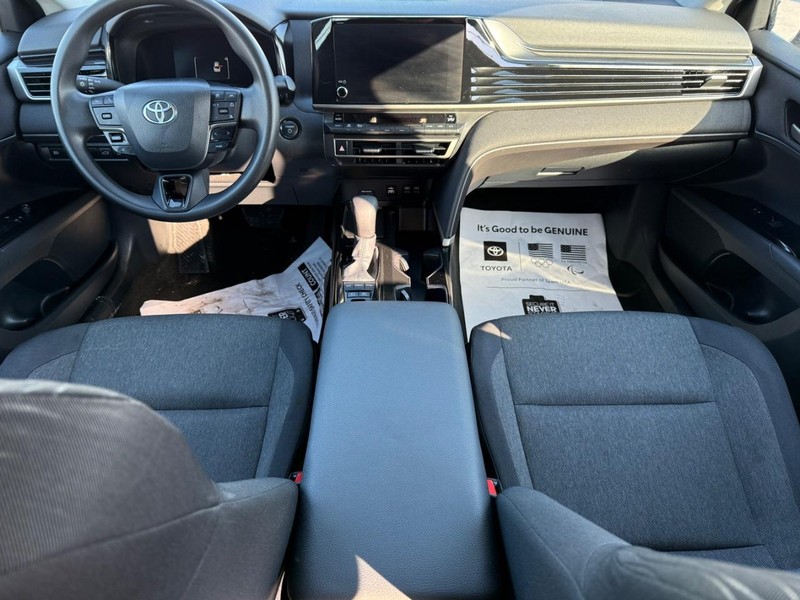 Toyota Camry Vehicle Image 11