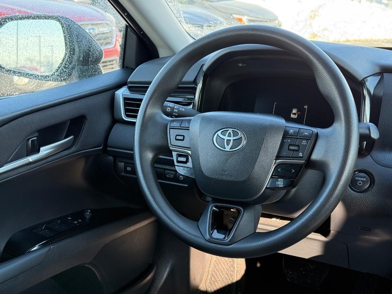 Toyota Camry Vehicle Image 12