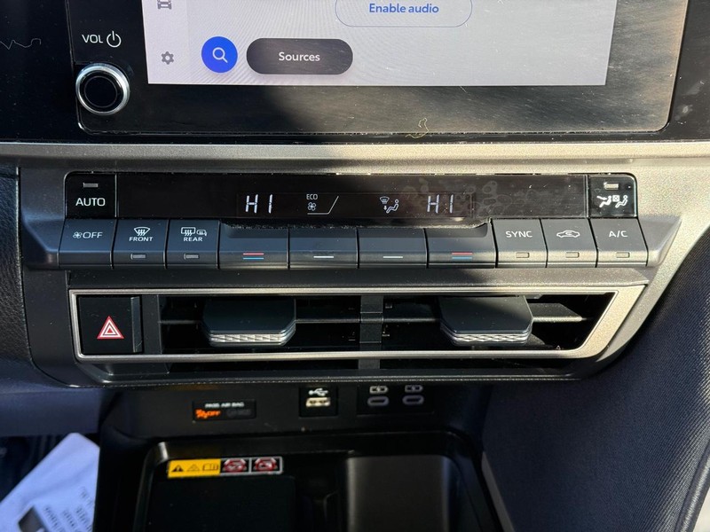 Toyota Camry Vehicle Image 18