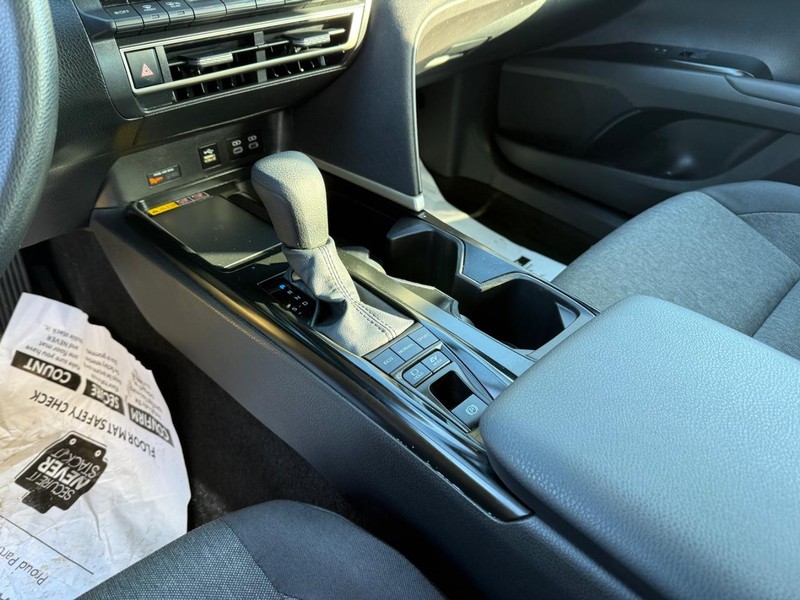 Toyota Camry Vehicle Image 19