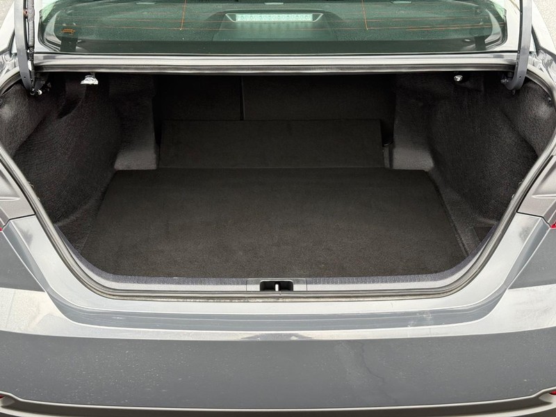 Toyota Camry Vehicle Image 07