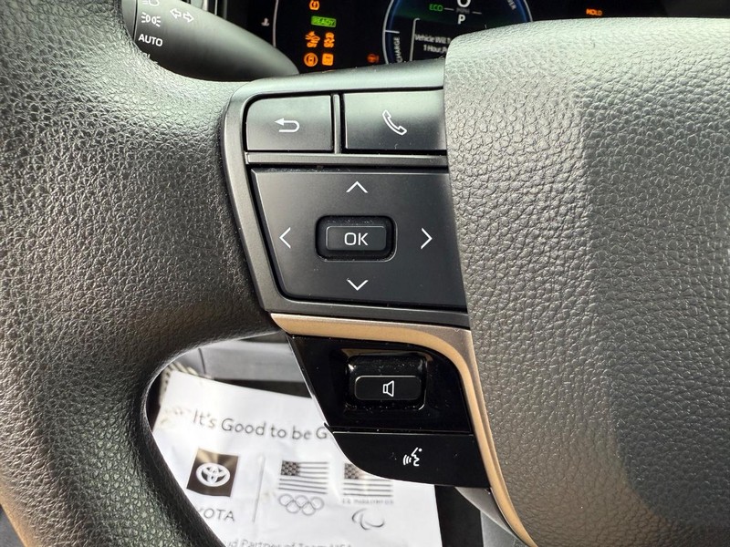 Toyota Camry Vehicle Image 13