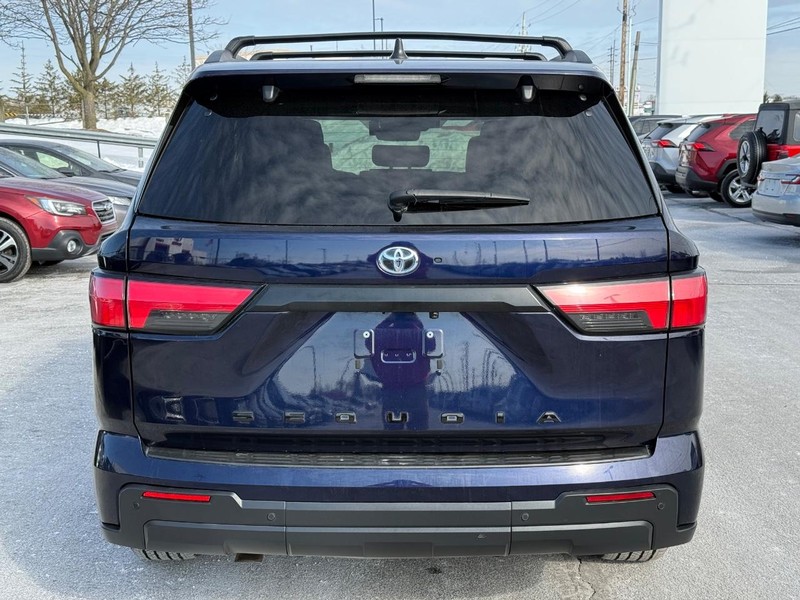 Toyota Sequoia Vehicle Image 04