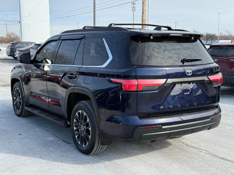 Toyota Sequoia Vehicle Image 05