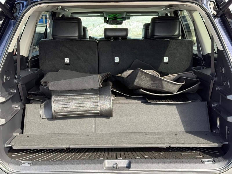 Toyota Sequoia Vehicle Image 07