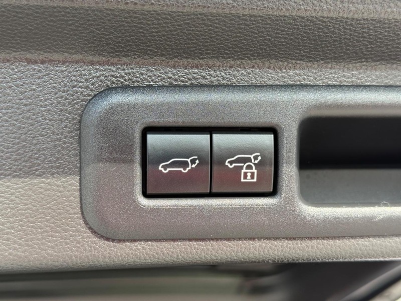 Toyota Sequoia Vehicle Image 08