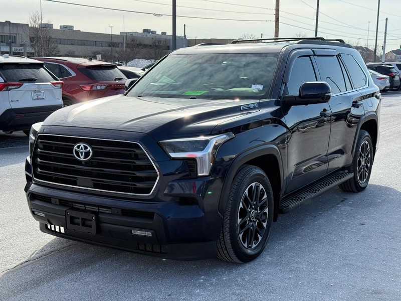 Toyota Sequoia Vehicle Image 09