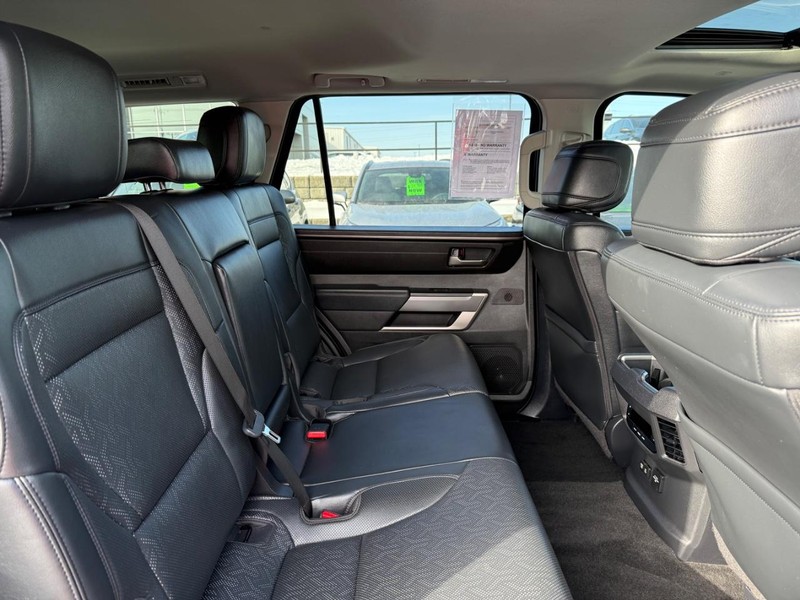 Toyota Sequoia Vehicle Image 11