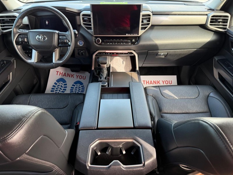 Toyota Sequoia Vehicle Image 13