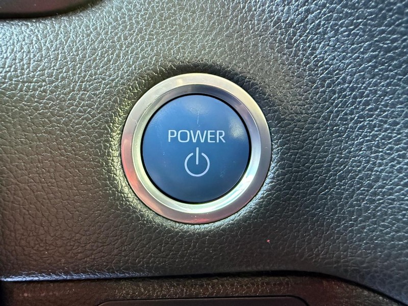 Toyota Sequoia Vehicle Image 17