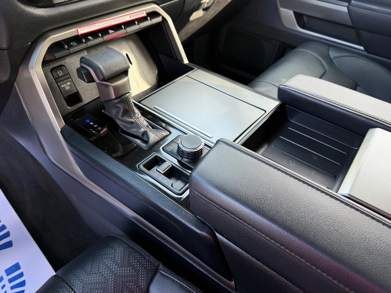 Toyota Sequoia Vehicle Image 22