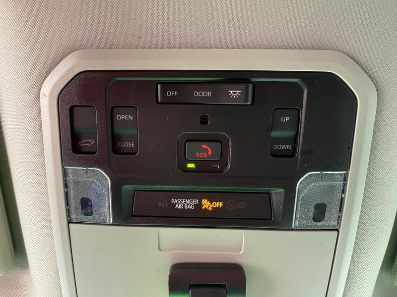 Toyota Sequoia Vehicle Image 24