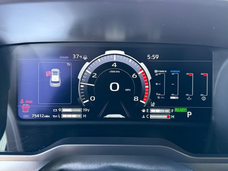 Toyota Sequoia Vehicle Image 25