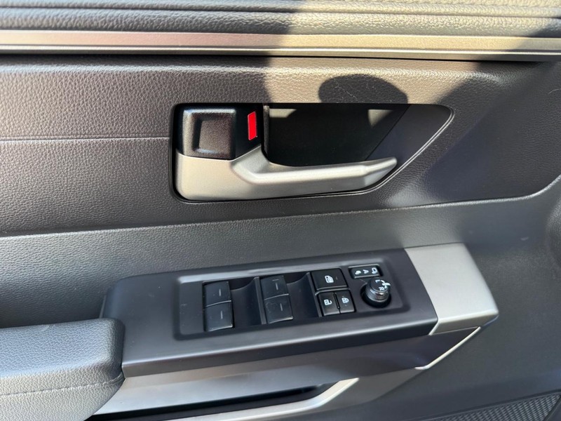 Toyota Sequoia Vehicle Image 27