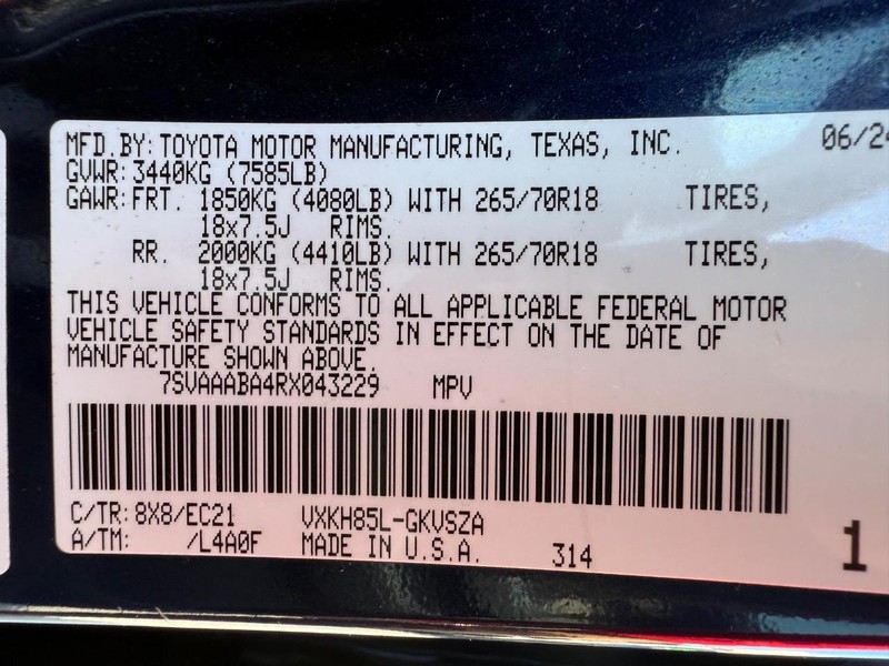 Toyota Sequoia Vehicle Image 29