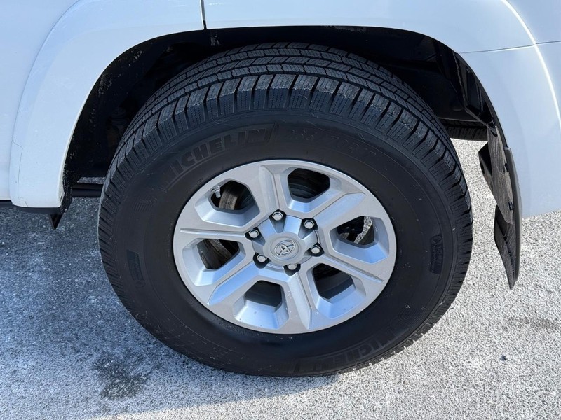 Toyota 4Runner Vehicle Image 06