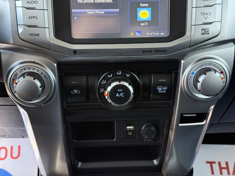 Toyota 4Runner Vehicle Image 17