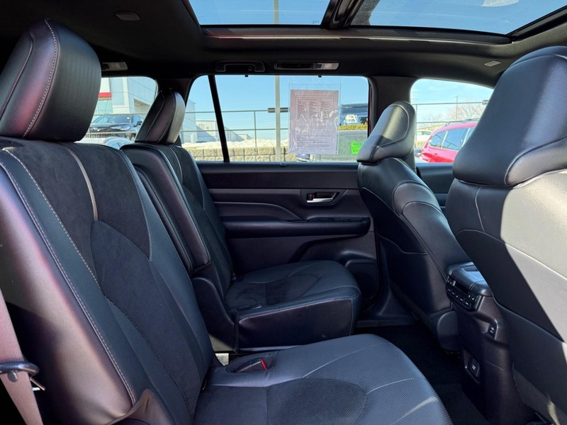 Toyota Grand Highlander Vehicle Image 11