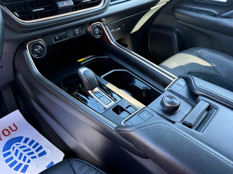 Toyota Grand Highlander Vehicle Image 22