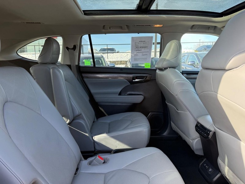 Toyota Highlander Vehicle Image 11