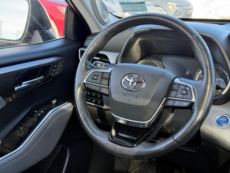 Toyota Highlander Vehicle Image 14