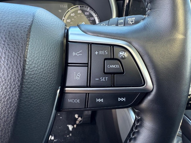 Toyota Highlander Vehicle Image 16