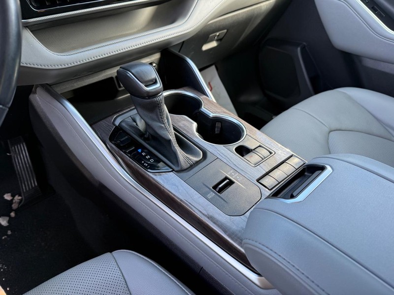 Toyota Highlander Vehicle Image 21