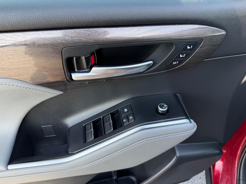 Toyota Highlander Vehicle Image 26