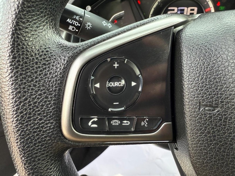 Honda Civic Hatchback Vehicle Image 13