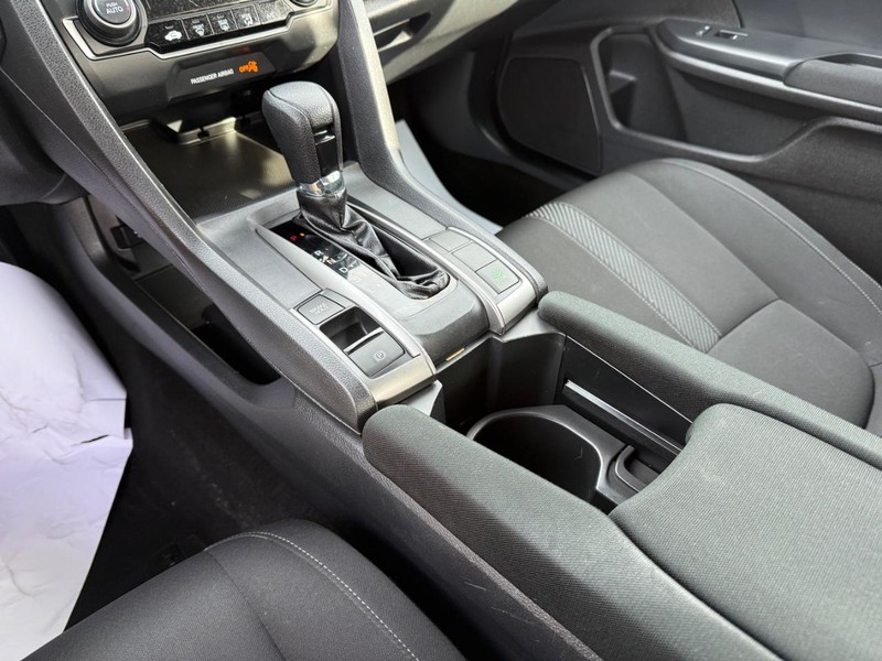 Honda Civic Hatchback Vehicle Image 18