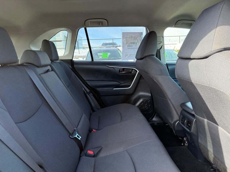 Toyota RAV4 Vehicle Image 10