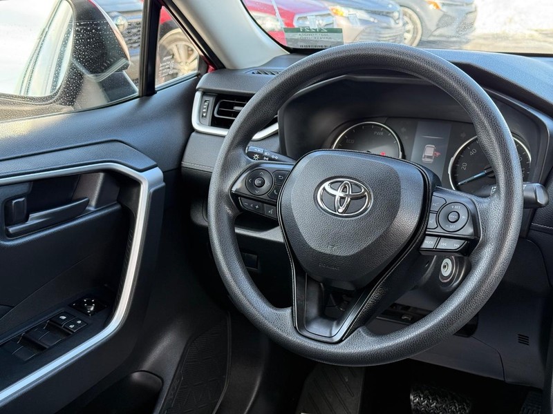 Toyota RAV4 Vehicle Image 12