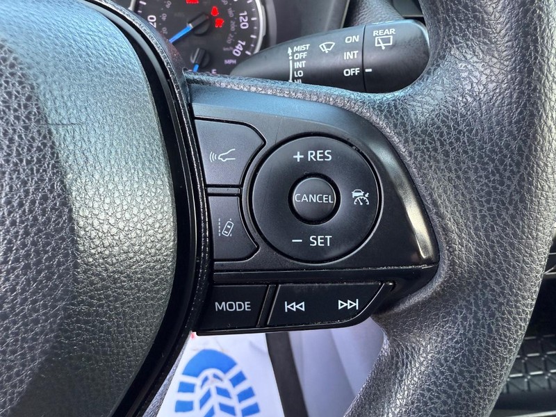 Toyota RAV4 Vehicle Image 14