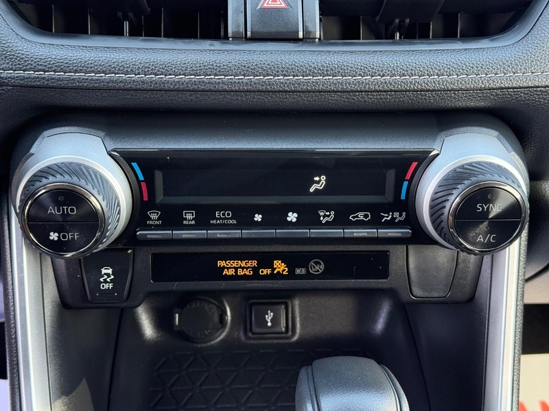 Toyota RAV4 Vehicle Image 17