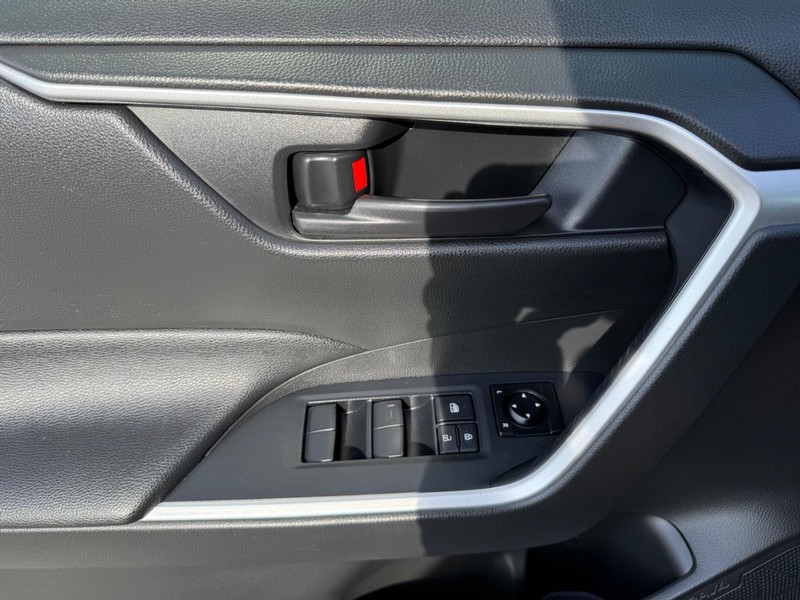 Toyota RAV4 Vehicle Image 22