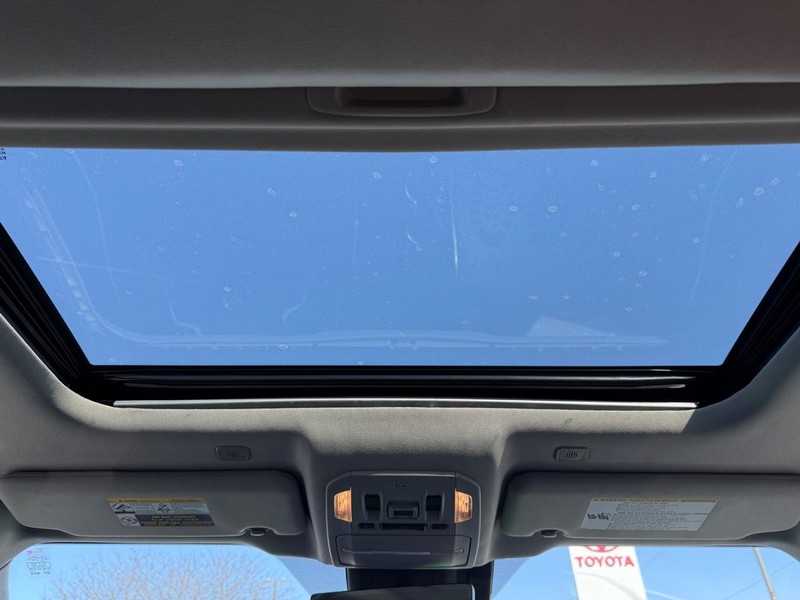 Toyota Highlander Vehicle Image 12