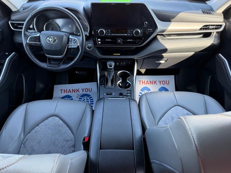 Toyota Highlander Vehicle Image 13