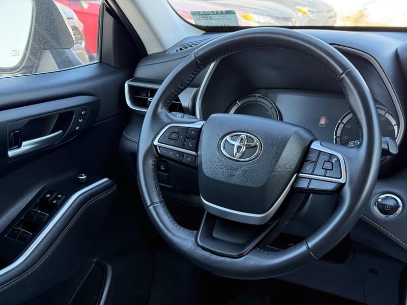 Toyota Highlander Vehicle Image 14