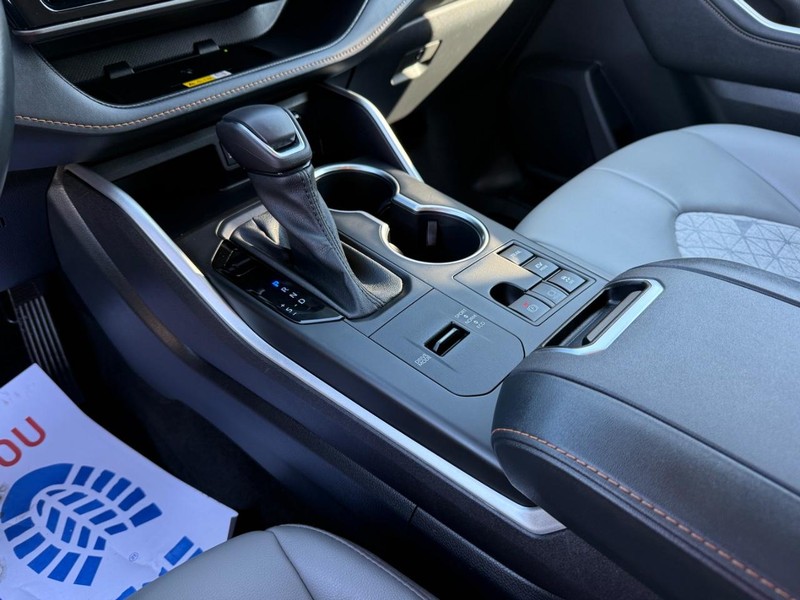 Toyota Highlander Vehicle Image 22