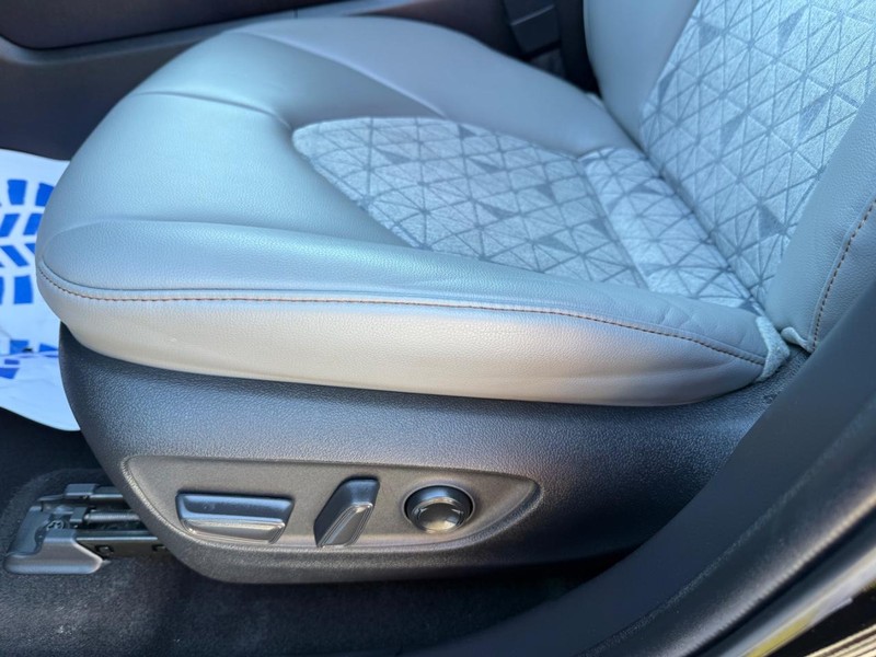 Toyota Highlander Vehicle Image 28