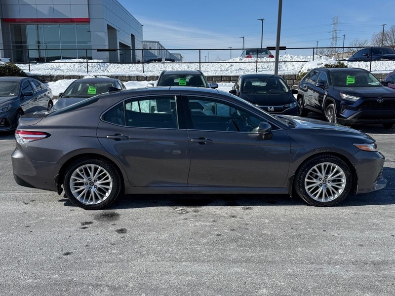 Toyota Camry Vehicle Image 02