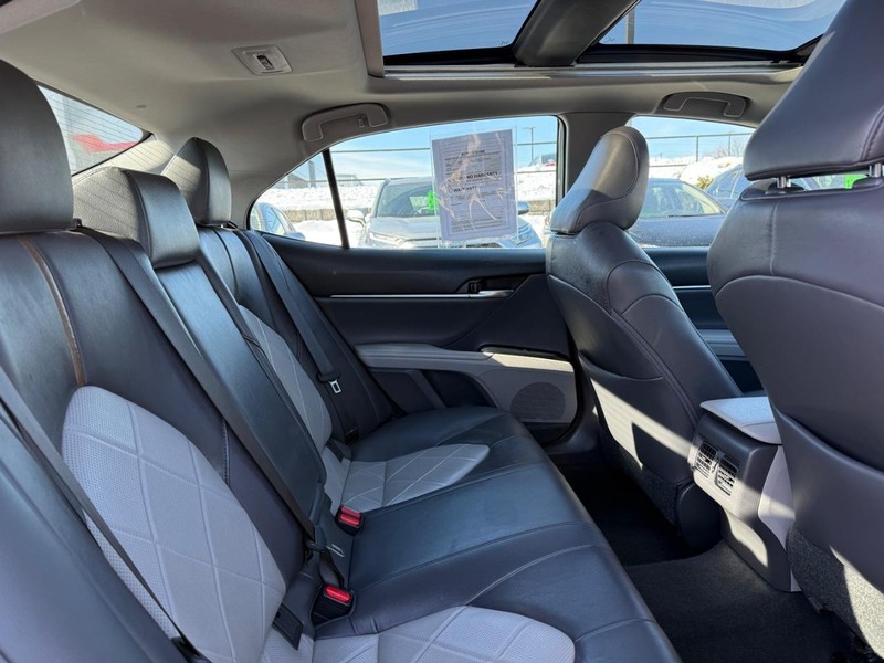 Toyota Camry Vehicle Image 10