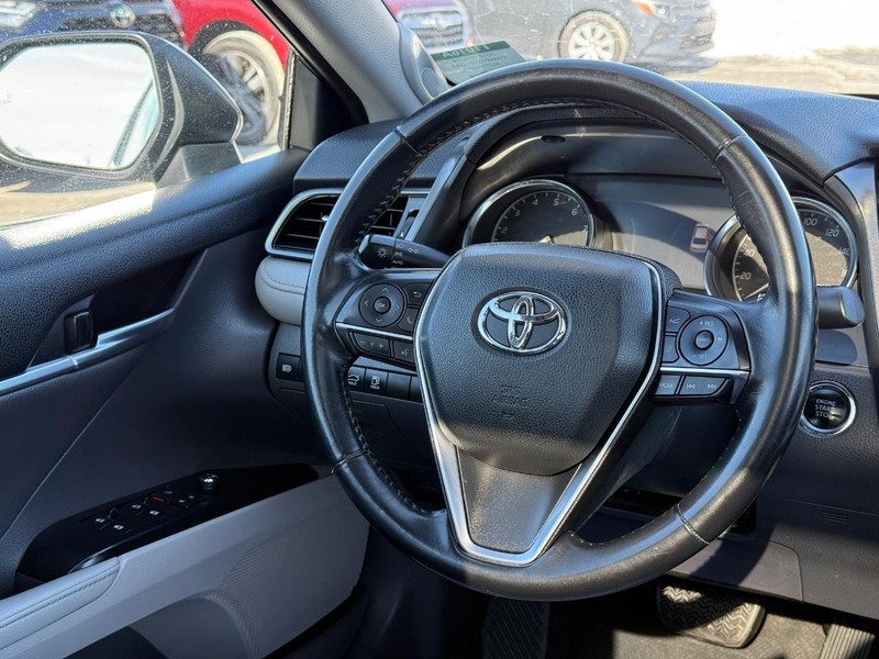 Toyota Camry Vehicle Image 13
