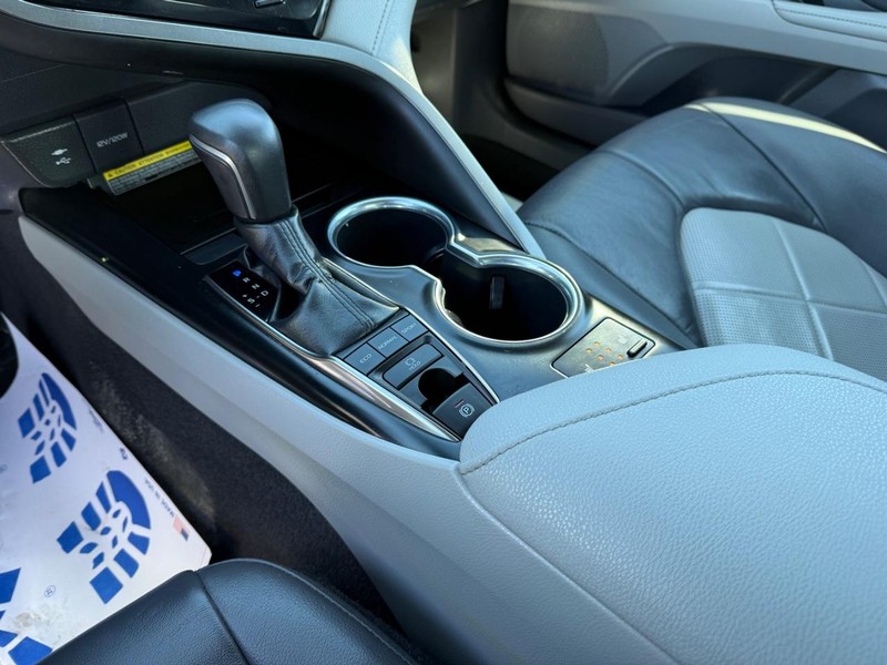 Toyota Camry Vehicle Image 20