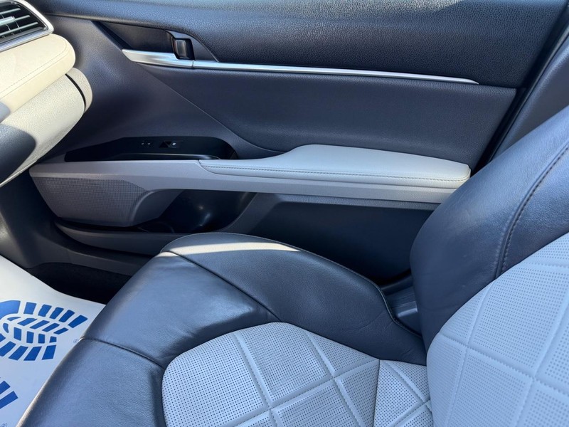 Toyota Camry Vehicle Image 21