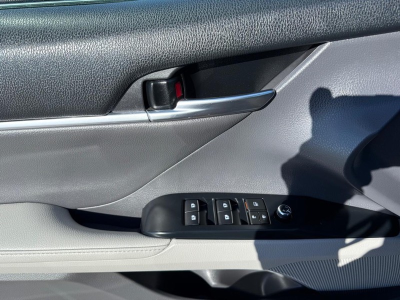 Toyota Camry Vehicle Image 25