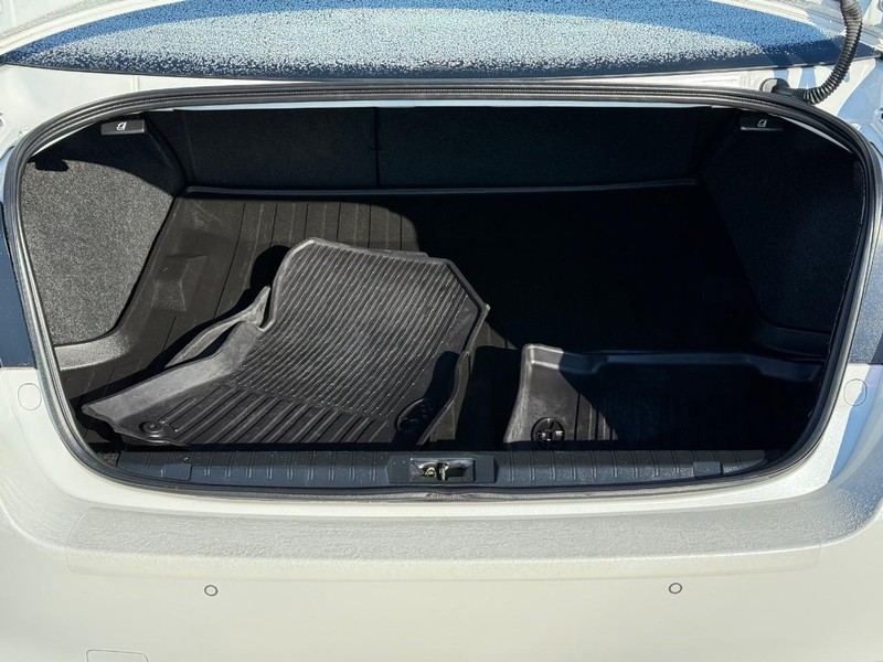 Subaru Legacy Vehicle Image 07