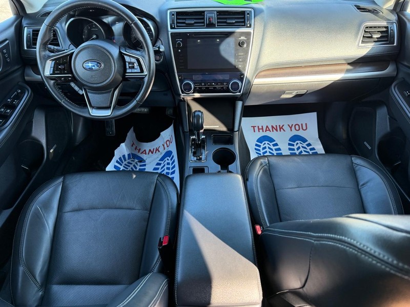 Subaru Legacy Vehicle Image 12